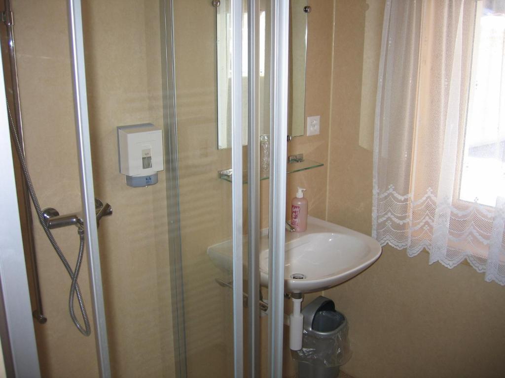 Hotel-Restaurant Drei Tannen Bellwald Szoba fotó