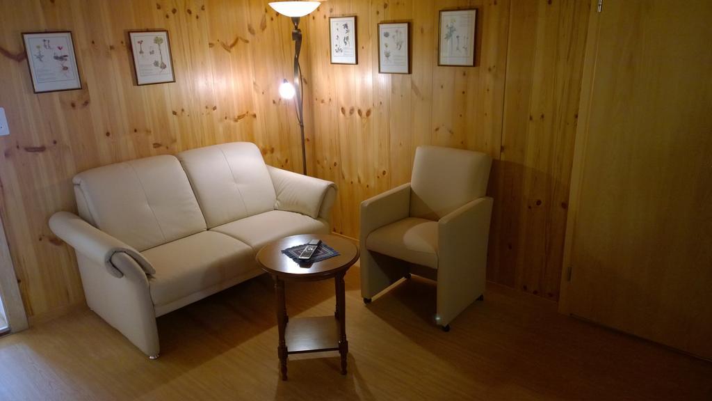 Hotel-Restaurant Drei Tannen Bellwald Szoba fotó